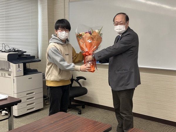 田中くん花束贈呈