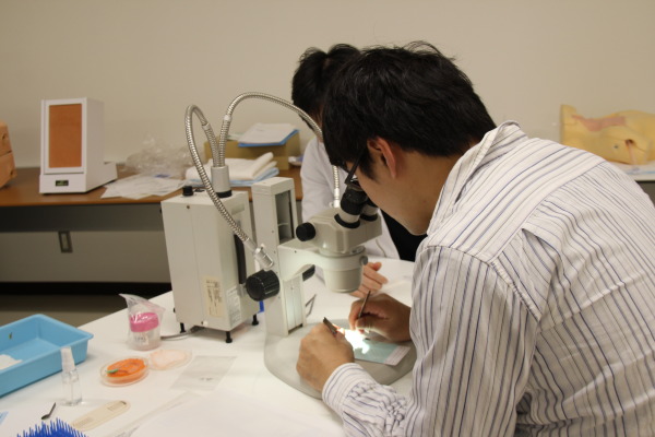脳神経外科｢卓上顕微鏡を用いた1mm微小血管吻合｣
