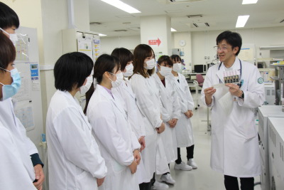 301114-21保健学科検査見学03