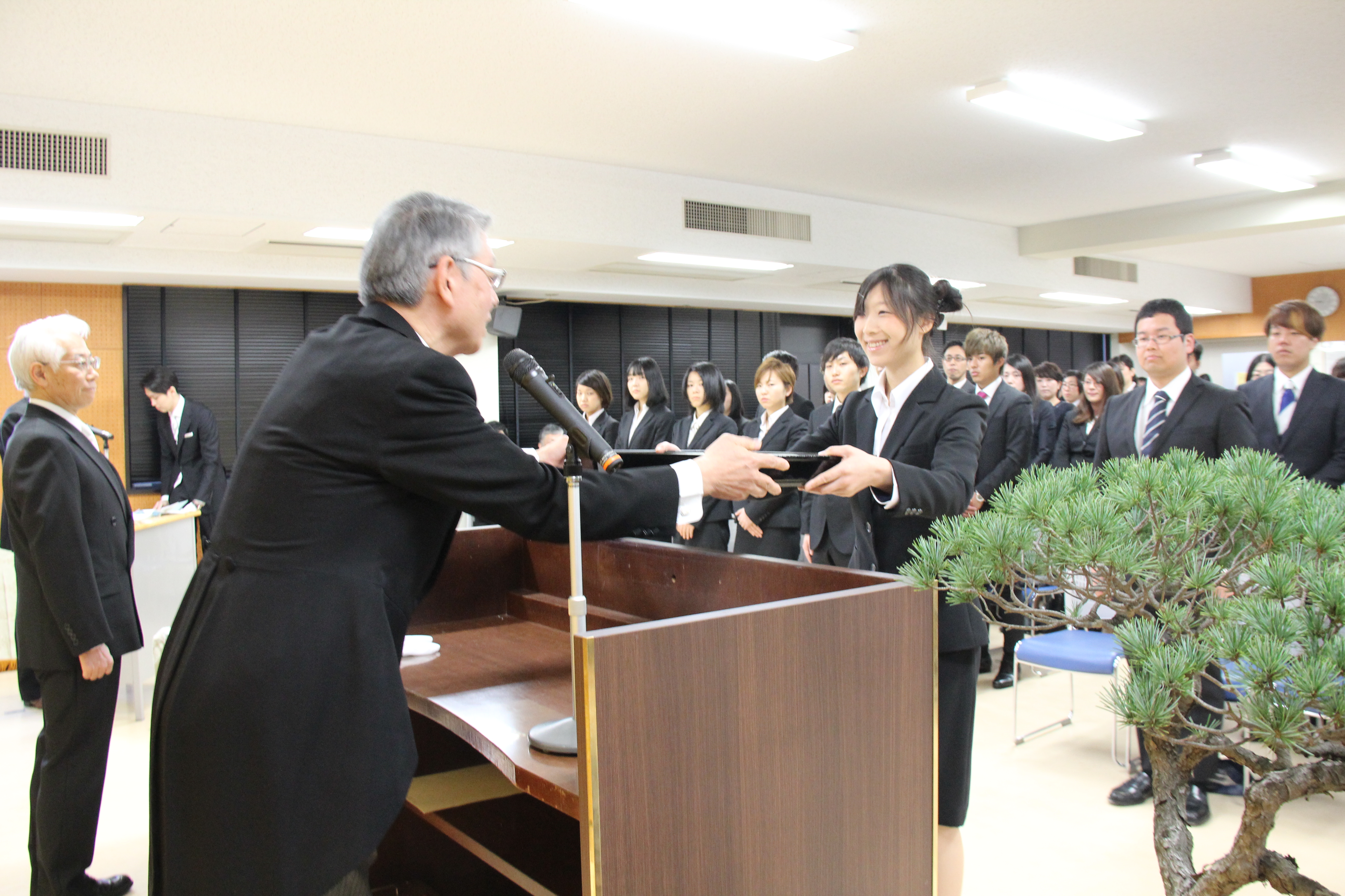 学位記授与式・医学部卒業式01