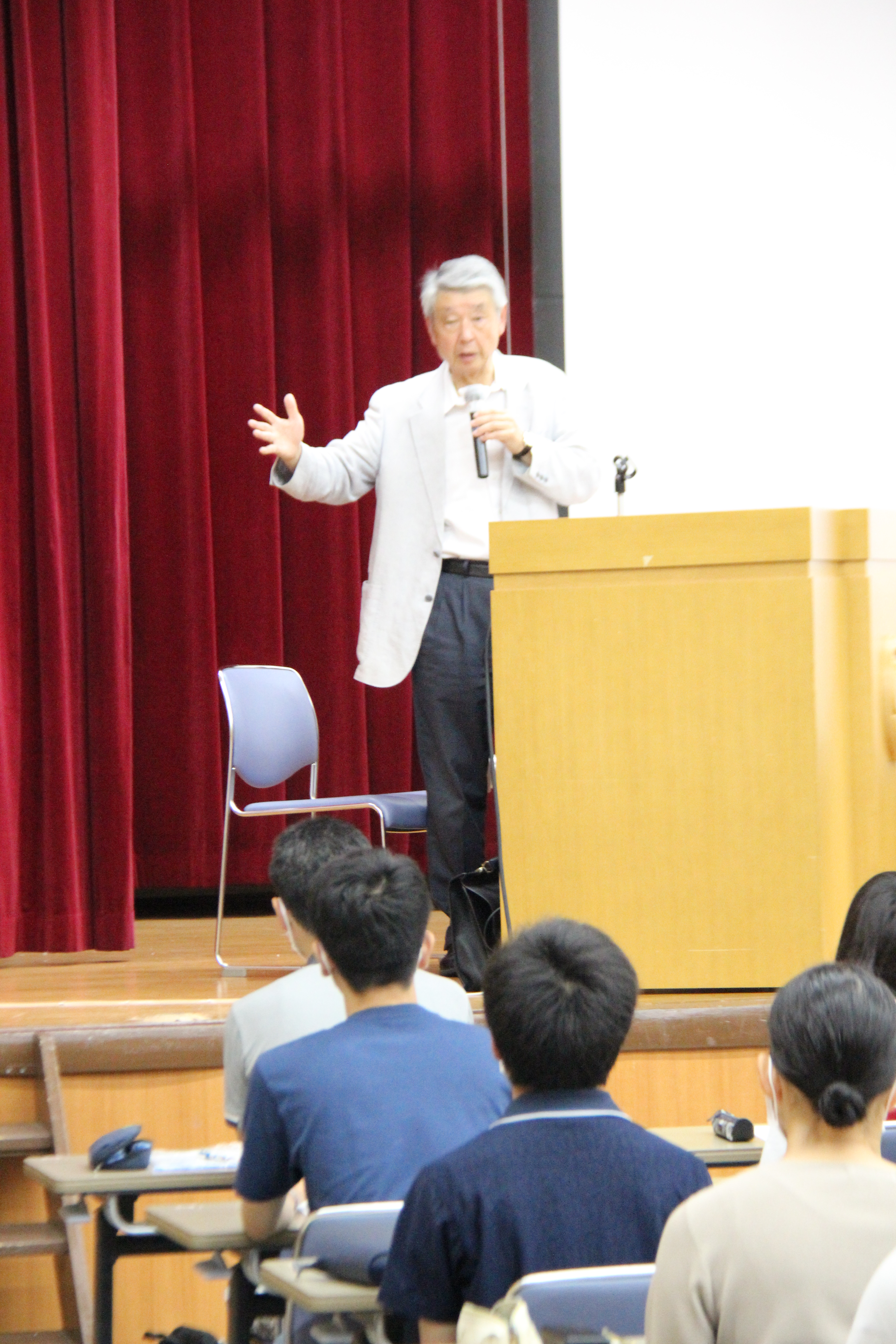 020702（新着情報）豊島前学長特別講義05