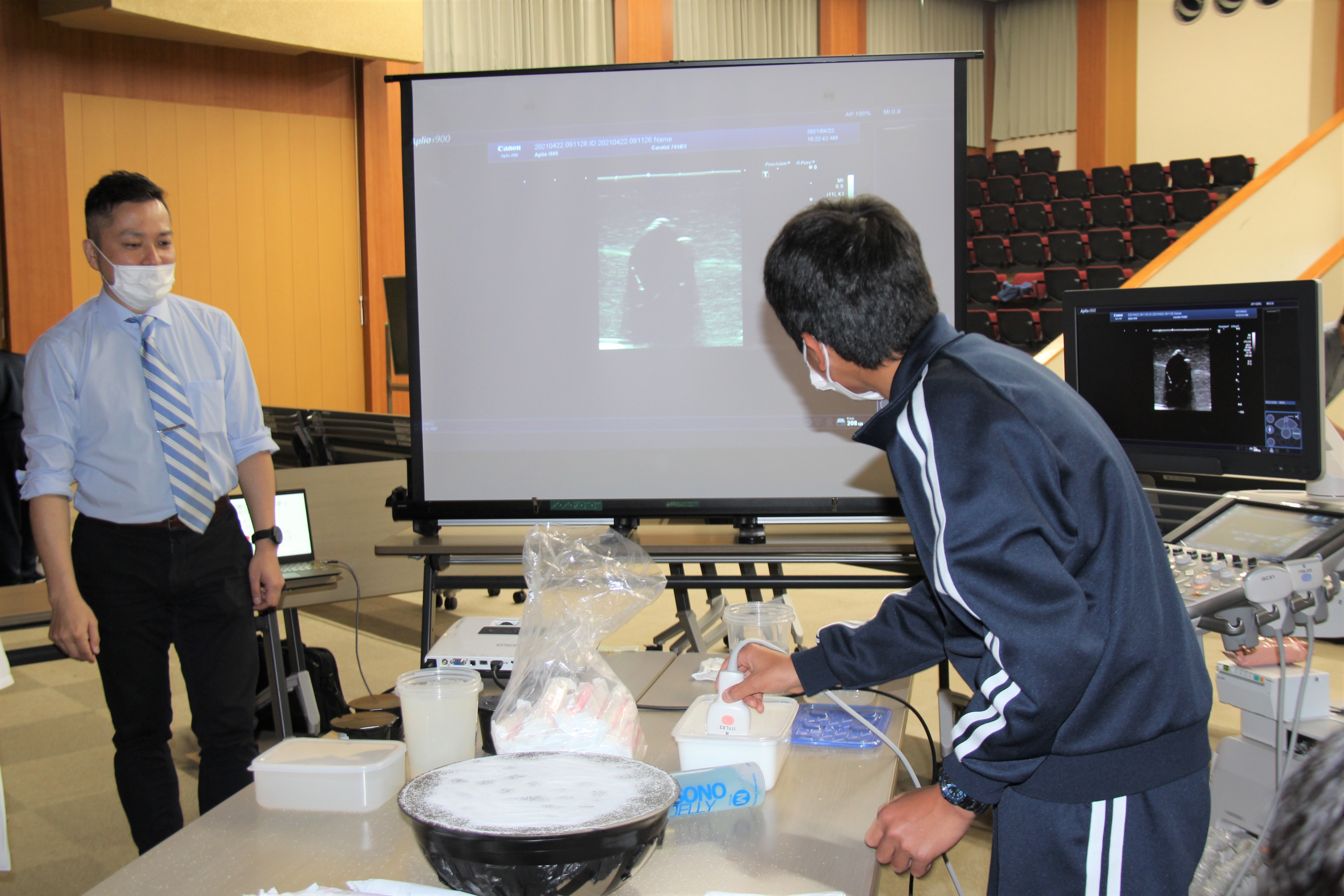 トップ > 新着情報 > 鳥取大学附属中学校3年生が修学旅行(体験実習)で医学部を訪れました01