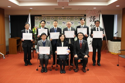 トップ > 新着情報　医学部特別表彰授与式を行いました②