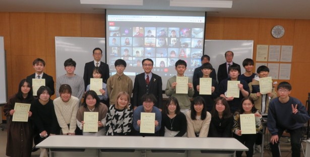 トップ > 新着情報　研究室配属発表会を開催しました③全員写真