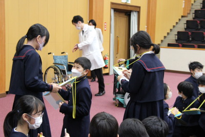 	トップ > 新着情報　附属小　キャリアに拓く10