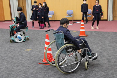 トップ > 新着情報　附属小　キャリアに拓く12