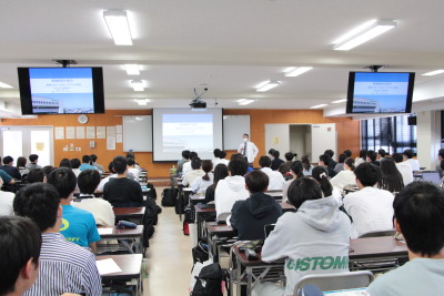 トップ>新着情報 医学科1年 病院長講義02