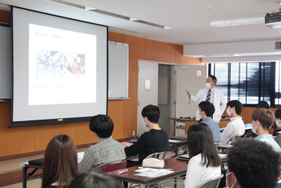 トップ>新着情報 医学科1年 病院長講義04