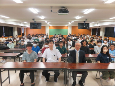 トップ>新着情報>医学科1年大学入門ゼミ04