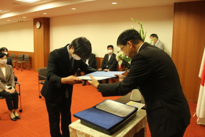 トップ > 新着情報 研究助成金交付書授与式2023 02