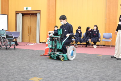 トップ＞新着情報＞キャリアに拓く（車いす）03
