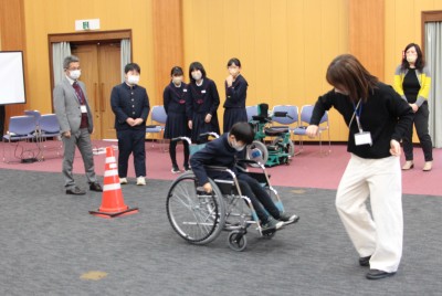 トップ＞新着情報＞キャリアに拓く（車いす）02