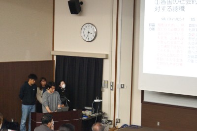 トップ > 新着情報　研究室配属発表会01