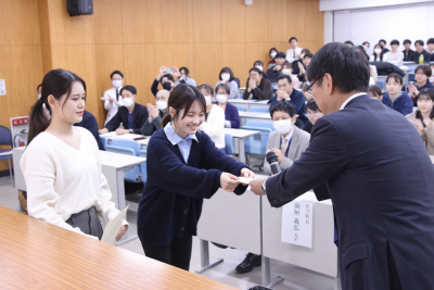 トップ > 新着情報　研究室配属発表会⑥