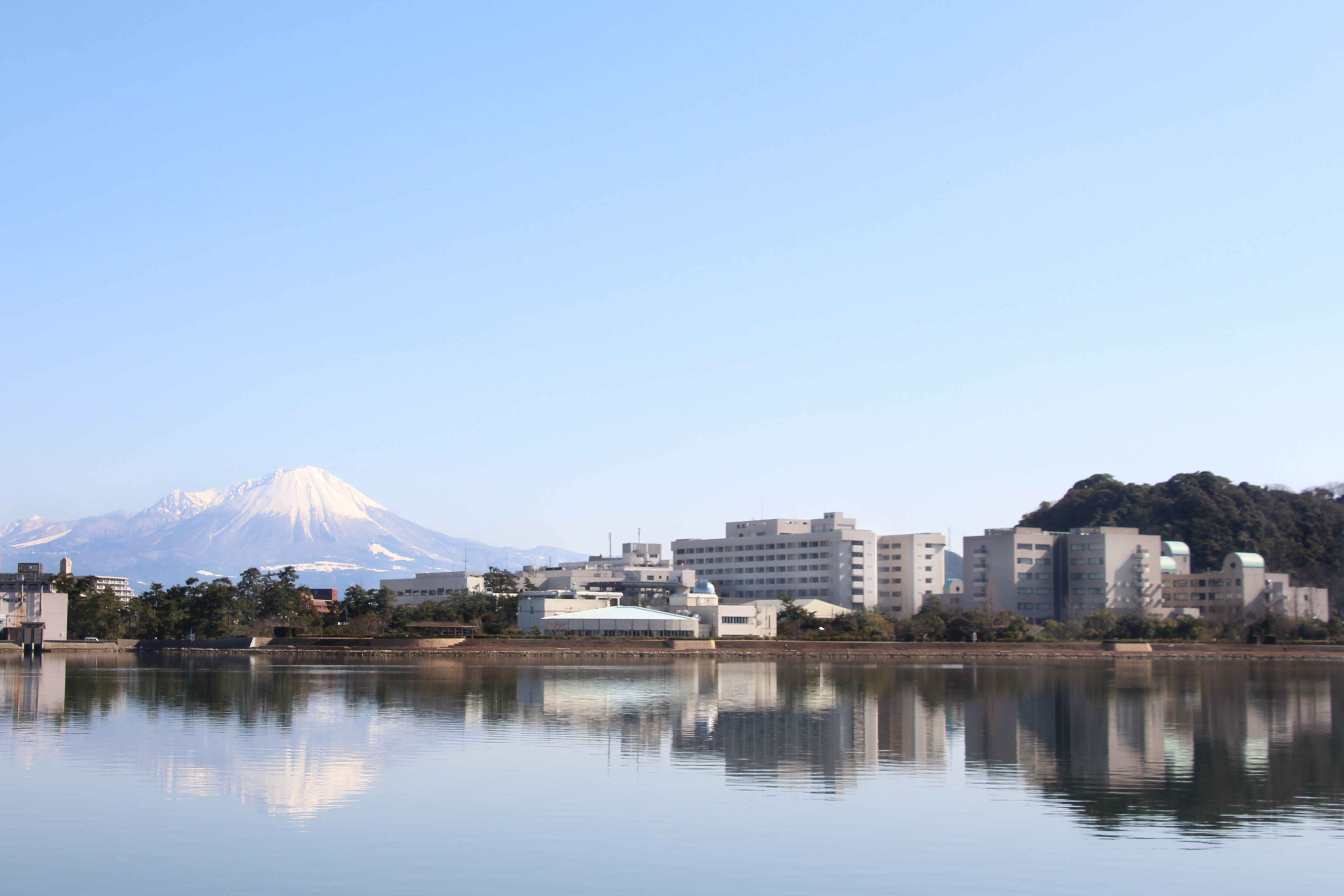 大山とキャンパス